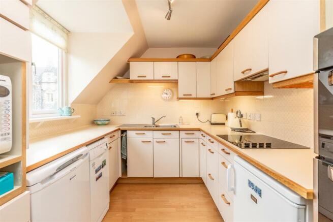 Carfax Court Redland Kitchen 2.jpg