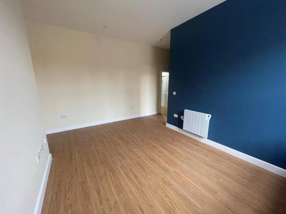 3. Flat 2 Regency Square.jpg