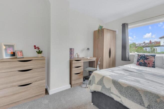 4 bed House to rent Image 8