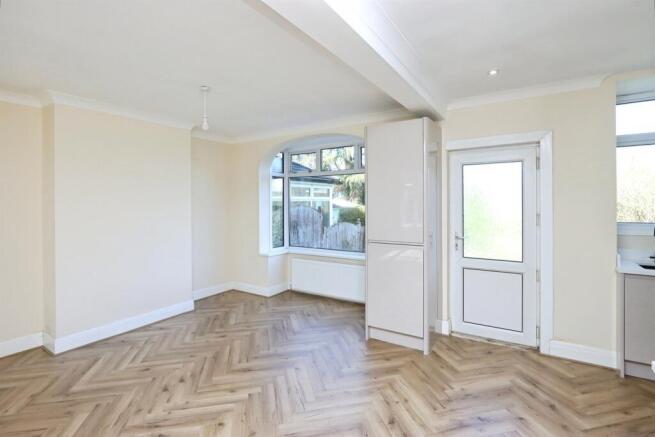 3 bed Semi-Detached for sale Image 8