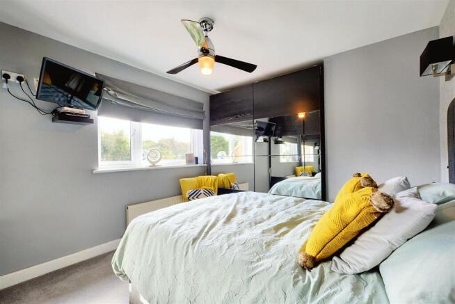 Bedroom 1_1.jpeg