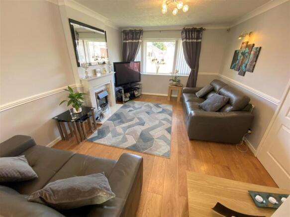 OPEN PLAN LOUNGE/ DINING ROOM
