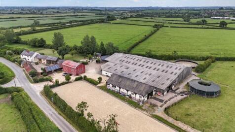 Buckinghamshire - Equestrian 22.5 Acres