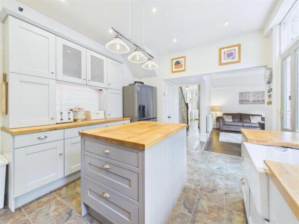 5 bed Semi-Detached for sale Image 10