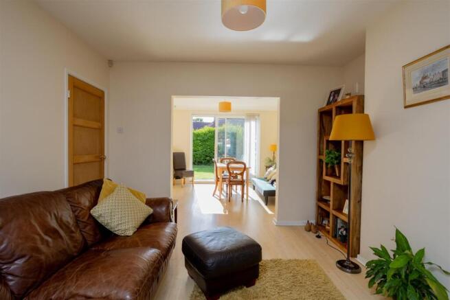 3 bed House for sale Image 4