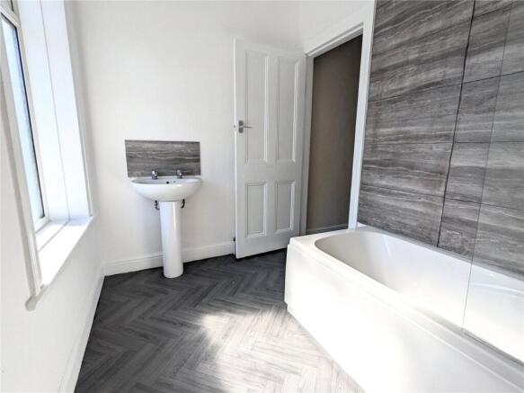 3 bed Terraced to rent Image 8