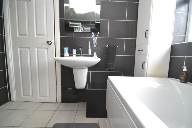 3 bed Semi-Detached for sale Image 11