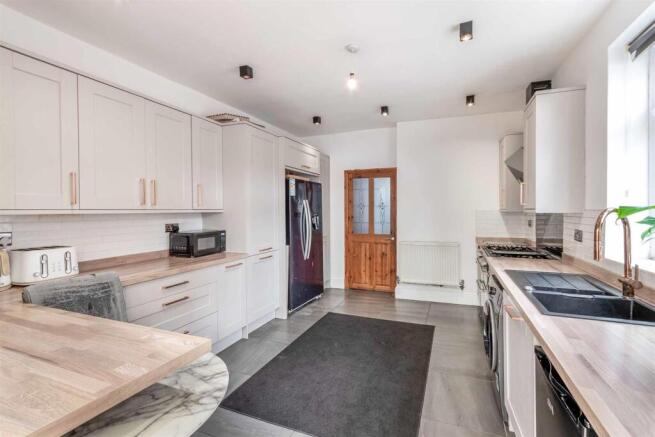 4 bed Semi-Detached for sale Image 7