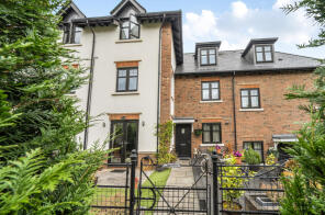 Flat 8, 12 Connaught House, London Road, Bagshot GU19 5HN