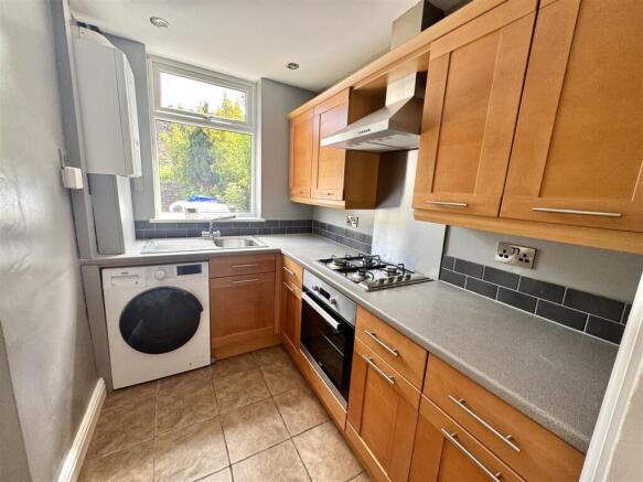 3 bed Terraced to rent Image 6