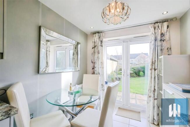 4 bed Detached to rent Image 5