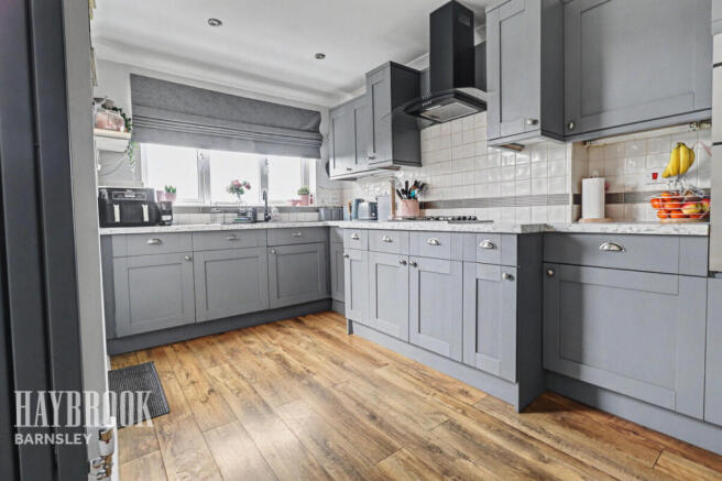 4 bed Detached for sale Image 11