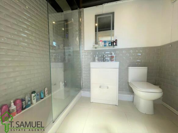 BATHROOM B