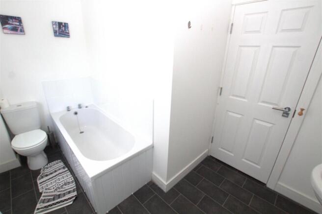 2 bed Apartment to rent Image 6