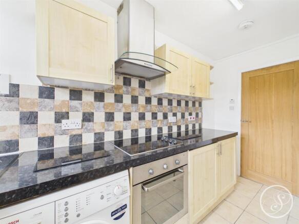 2 bed Apartment to rent Image 8