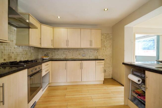 4 bed Semi-Detached for sale Image 4