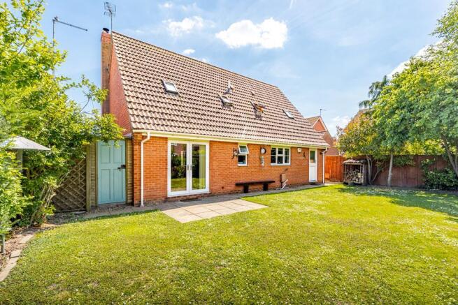 19 Meadow Walk (Cowbit)-10.jpg
