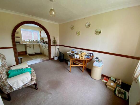 DINING ROOM.jpg