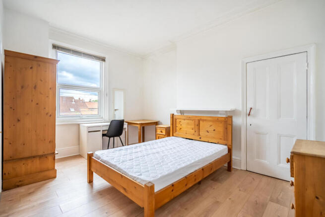 8 bed Town House for sale Image 8