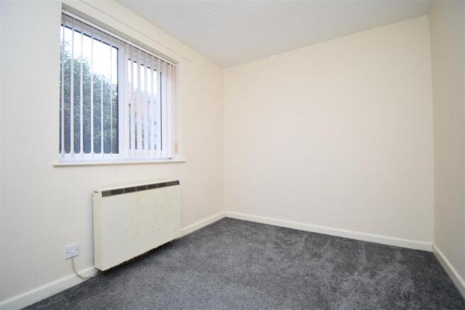 1 bed Ground Flat to rent Image 6