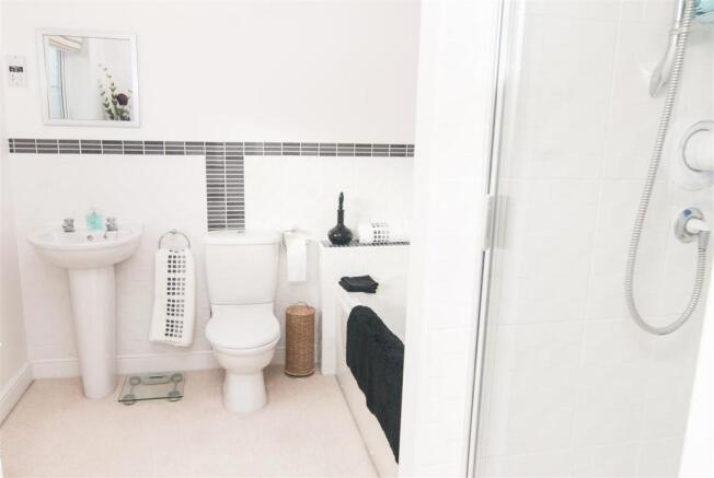 EN-SUITE BATHROOM