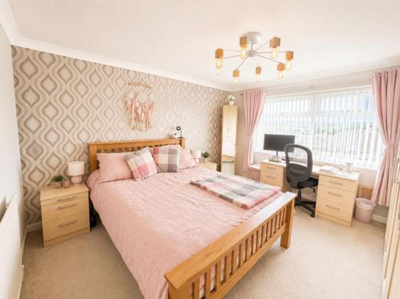 3 bed Semi-Detached for sale Image 6