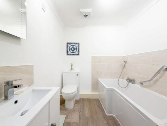 2 bed Retirement Property for sale Image 7