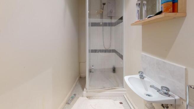 6 bed Terraced to rent Image 8