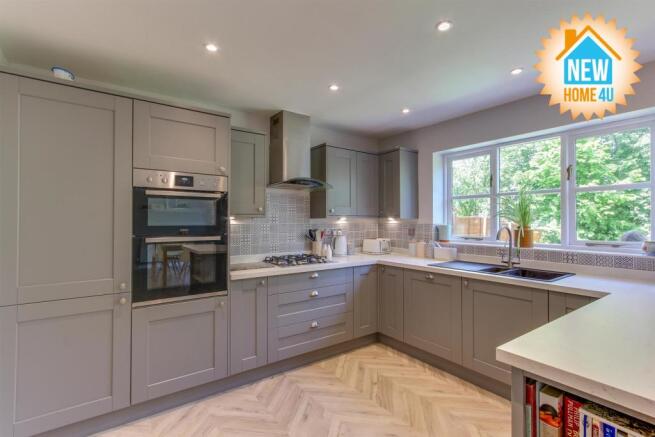 KITCHEN / DINING ROOM: