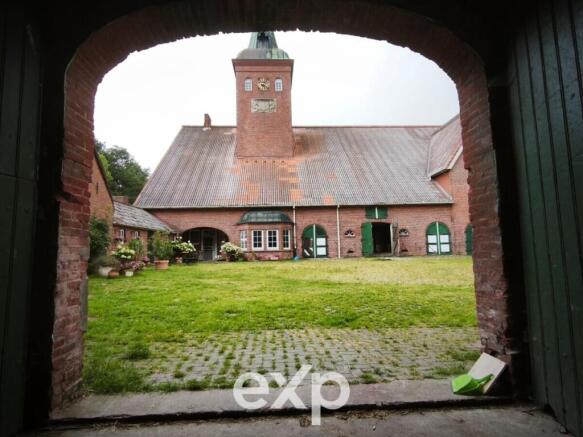 Blick aus dem Stall auf dem Turm
