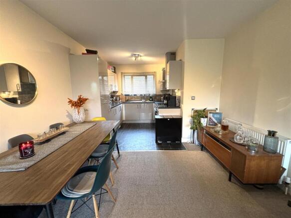 2 bed Apartment for sale Image 9