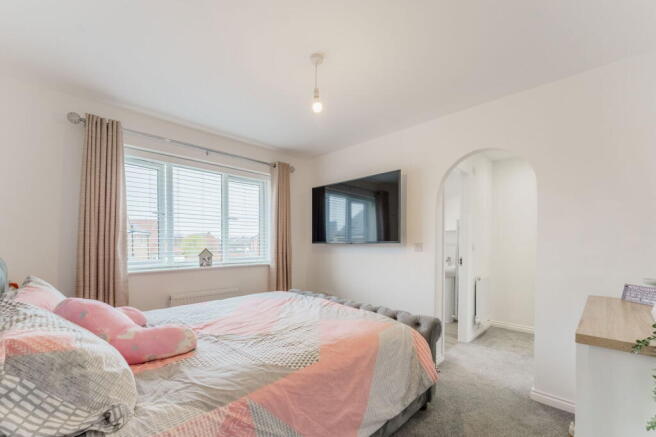 4 bed Detached for sale Image 10
