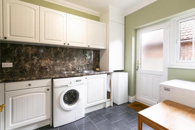 4 bed Detached for sale Image 7