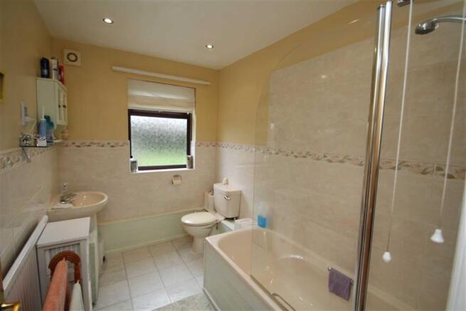 FAMILY BATHROOM
