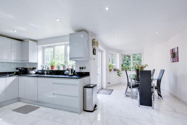 Open Plan Fitted Kitchen Dining Room