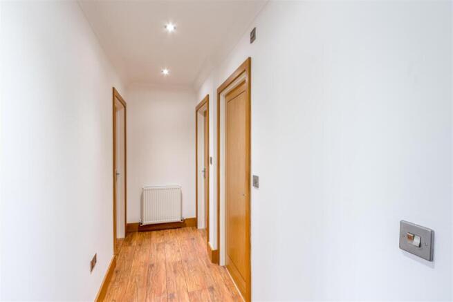 2 bed Flat for sale Image 7