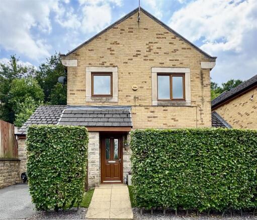 4 bed Link Detached House for sale in huddersfield