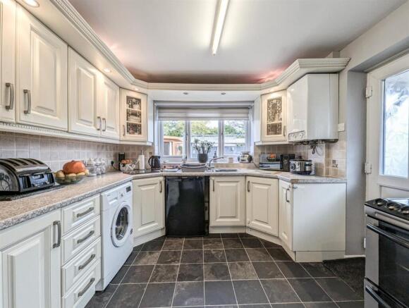 Heathmoor Avenue, Lowton, Warrington photo 4