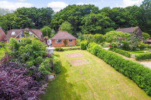 Oakleaves, School Lane, Petworth GU28 9DH