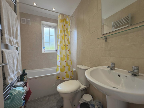 5 bed Semi-Detached for sale Image 7