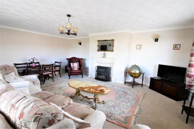 Lounge/Dining Room