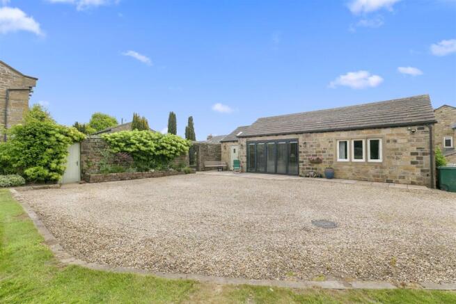 5 bed Detached for sale Image 6