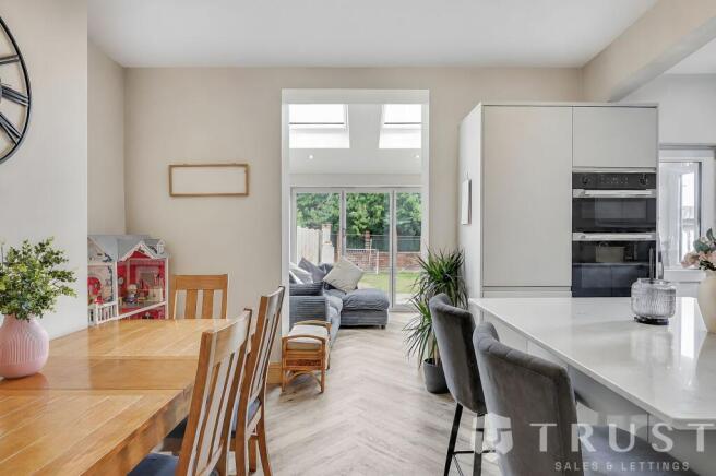 3 bed Semi-Detached for sale Image 11