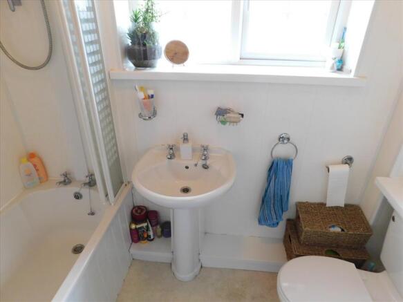 FAMILY BATHOOM