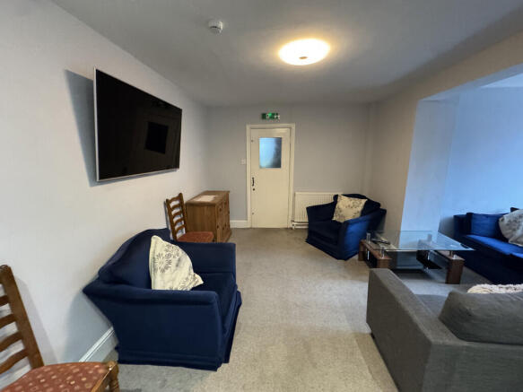 1 bed House Share to rent Image 7
