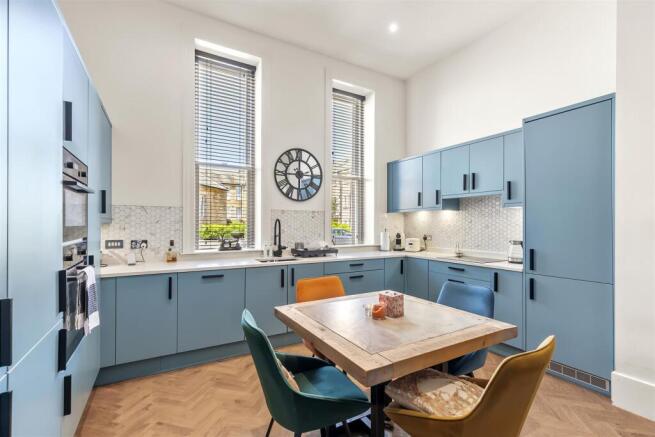 4 bed Terraced for sale Image 12