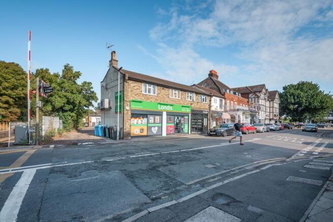10 High Street, Datchet SL3 9EA
