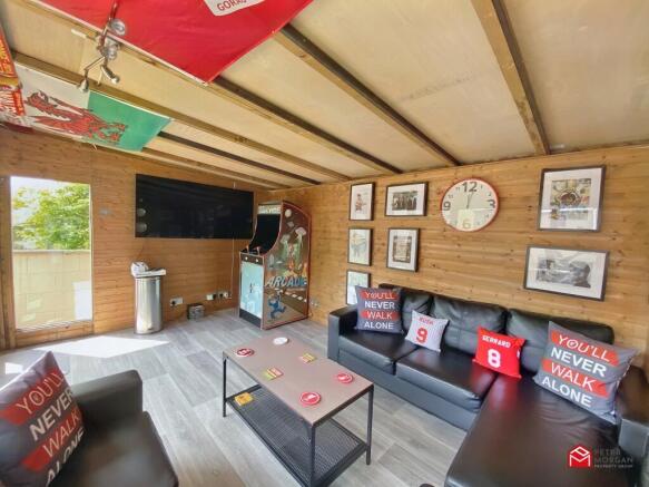 Summer House/ Studio/ Garden Room