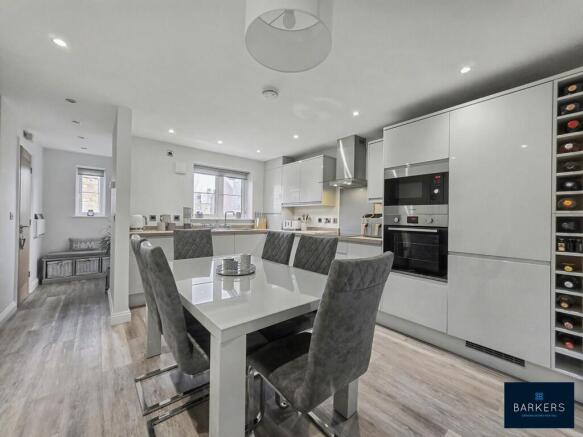 3 bed Town House for sale Image 5