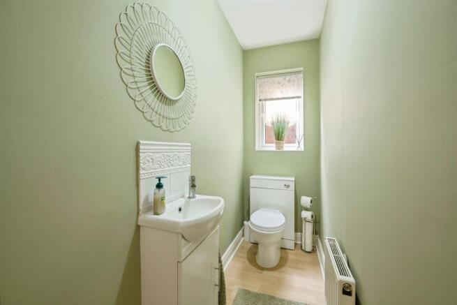 4 bed Detached for sale Image 10